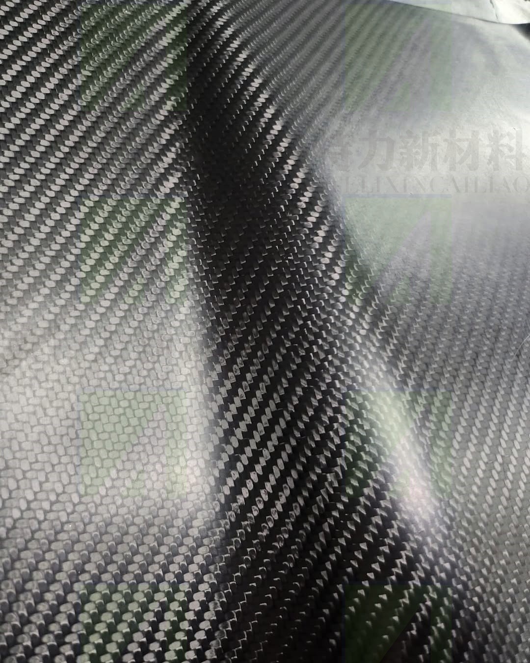 1x1 plain weave compared to 2x2. Which do you prefer #carbonfiber #carbon #compositematerials #carbonlife #twill #manufactured #supercarlife (1).jpg 1x1 plain weave compared to 2x2. Which do you prefer #carbonfiber #carbon #compositematerials #carbonlife #twill #manufactured #supercarlife (1).jpg